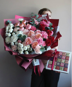 Букет и большой набор конфет "Счастье" в наборе "Для тебя" №3578