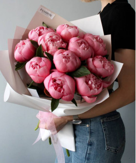 11 розовых пионов Этчед Салмон №4090