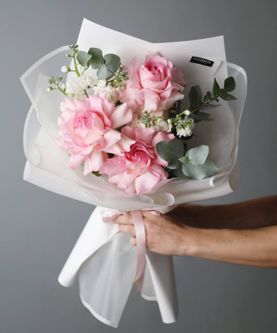 Французские розы и матитола в букете "Вивиан" №6703