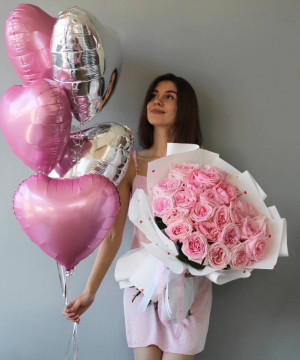 25 пионовидных розовых роз Пинк Охара и шары сердца в наборе "С любовью" №5005